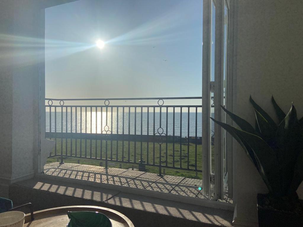 Stunning 2 Bed Apartment With Sea Views Littlestone-on-Sea Kültér fotó